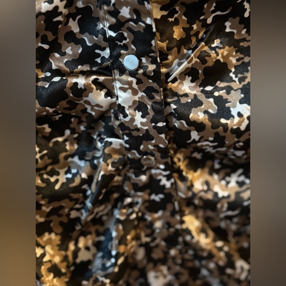 BCBGMaxAzria Black & Gold Ruched Satin Blouse - Picture 4 of 8